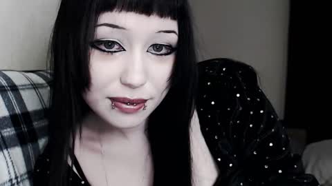 iiiiiiis online show from October 18, 11:16 pm