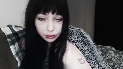 iiiiiiis online show from January 16, 12:47 am