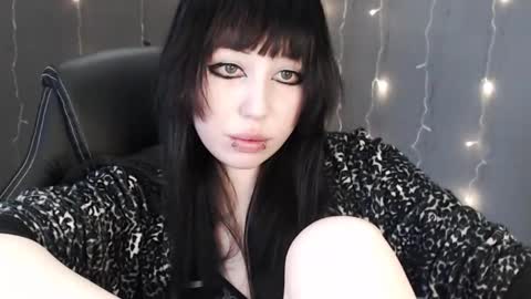 iiiiiiis online show from March 8, 12:53 pm