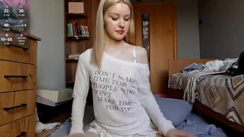 Snapshot of ilianamessersmith chatting on May 19, 7:26 am ShyLuna online show from May 19, 7:26 am
