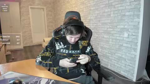 iliaskris online show from March 7, 9:38 pm