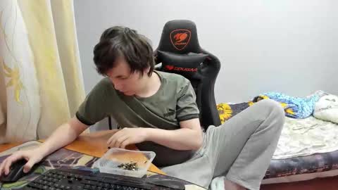 iliaskris online show from September 14, 8:52 pm