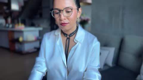 Snapshot of illaroom chatting on November 6, 10:21 pm Kloe online show from November 6, 10:21 pm