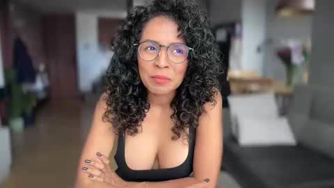 Snapshot of illaroom chatting on November 12, 6:19 pm Kloe online show from November 12, 6:19 pm