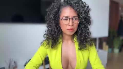 Snapshot of illaroom chatting on November 18, 6:45 pm Kloe online show from November 18, 6:45 pm