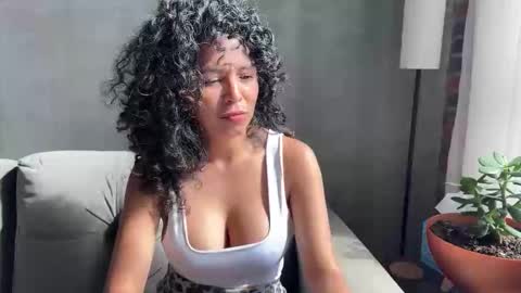 Snapshot of illaroom chatting on November 26, 1:56 pm Kloe online show from November 26, 1:56 pm