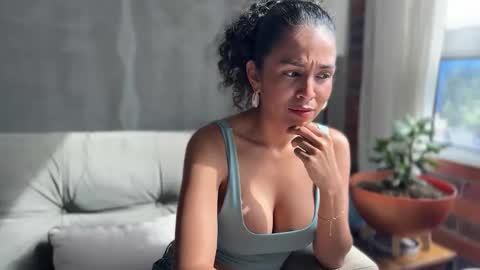 Snapshot of illaroom chatting on November 28, 2:31 pm Kloe online show from November 28, 2:31 pm