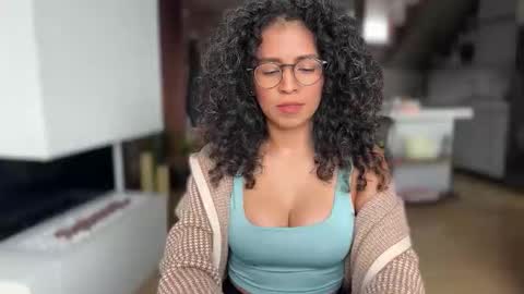 Snapshot of illaroom chatting on December 16, 6:35 pm Kloe online show from December 16, 6:35 pm