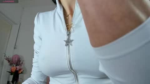 Snapshot of illegal_lorry chatting on March 5, 4:45 am illegal_lorry online show from March 5, 4:45 am