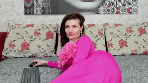 Snapshot of illegalbeauty87 chatting on December 3, 3:41 am Ingrid or more easier...Miss GoDDess Mistress online show from December 3, 3:41 am