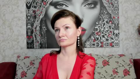 Snapshot of illegalbeauty87 chatting on December 24, 10:39 pm Ingrid or more easier...Miss GoDDess Mistress online show from December 24, 10:39 pm