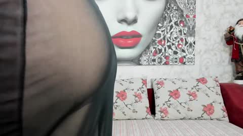 Snapshot of illegalbeauty87 chatting on January 2, 8:02 pm Ingrid or more easier...Miss GoDDess Mistress online show from January 2, 8:02 pm