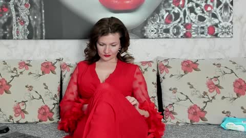 Snapshot of illegalbeauty87 chatting on February 5, 3:02 am Ingrid or more easier...Miss GoDDess Mistress online show from February 5, 3:02 am