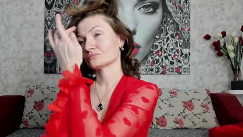 Snapshot of illegalbeauty87 chatting on February 27, 10:42 pm Ingrid or more easier...Miss GoDDess Mistress online show from February 27, 10:42 pm