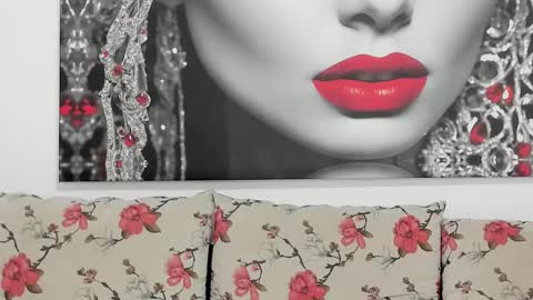 Snapshot of illegalbeauty87 chatting on October 29, 7:10 am Ingrid or more easier...Miss GoDDess Mistress online show from October 29, 7:10 am