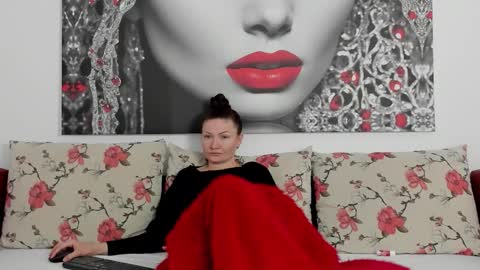 Snapshot of illegalbeauty87 chatting on March 30, 9:49 pm Ingrid or more easier...Miss GoDDess Mistress online show from March 30, 9:49 pm