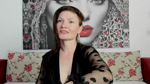 Snapshot of illegalbeauty87 chatting on April 17, 8:56 pm Ingrid or more easier...Miss GoDDess Mistress online show from April 17, 8:56 pm