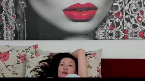 Snapshot of illegalbeauty87 chatting on April 24, 12:35 am Ingrid or more easier...Miss GoDDess Mistress online show from April 24, 12:35 am