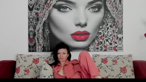 Snapshot of illegalbeauty87 chatting on April 24, 5:48 pm Ingrid or more easier...Miss GoDDess Mistress online show from April 24, 5:48 pm