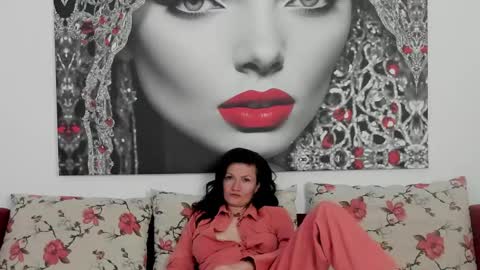 Snapshot of illegalbeauty87 chatting on April 25, 5:54 am Ingrid or more easier...Miss GoDDess Mistress online show from April 25, 5:54 am