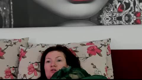 Snapshot of illegalbeauty87 chatting on May 11, 3:29 pm Ingrid or more easier...Miss GoDDess Mistress online show from May 11, 3:29 pm