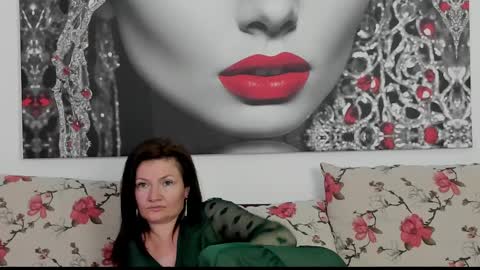 Snapshot of illegalbeauty87 chatting on May 12, 7:38 am Ingrid or more easier...Miss GoDDess Mistress online show from May 12, 7:38 am