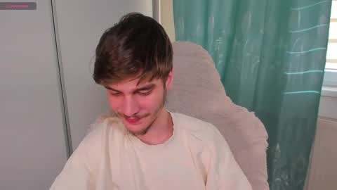 Snapshot of illusions888 chatting on February 14, 7:49 am D-Illusion online show from February 14, 7:49 am