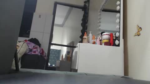 Sandrah online show from February 3, 6:46 pm