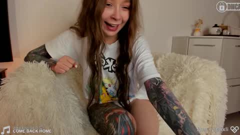 Snapshot of ilxil chatting on December 20, 1:02 am Li online show from December 20, 1:02 am