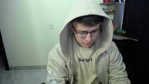 Snapshot of im__noah chatting on March 2, 11:18 am im__noah online show from March 2, 11:18 am