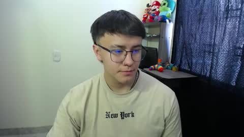 Snapshot of im__noah chatting on March 2, 2:21 pm im__noah online show from March 2, 2:21 pm