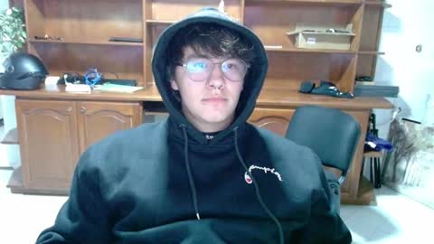 Snapshot of im__noah chatting on November 16, 12:49 am im__noah online show from November 16, 12:49 am