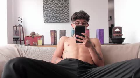 Snapshot of im__thomas chatting on May 16, 6:28 pm IM THOMAS online show from May 16, 6:28 pm