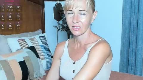 Snapshot of im_beautiful chatting on October 26, 11:49 am Christine - online show from October 26, 11:49 am