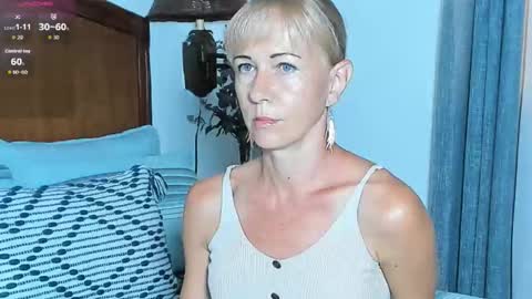 Snapshot of im_beautiful chatting on November 6, 12:50 pm Christine - online show from November 6, 12:50 pm