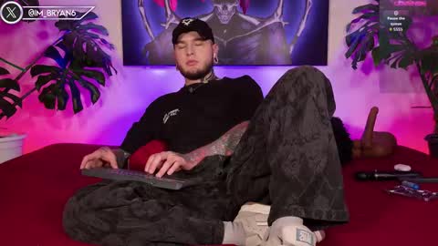 Snapshot of im_bryan chatting on October 24, 1:35 am Bryan online show from October 24, 1:35 am