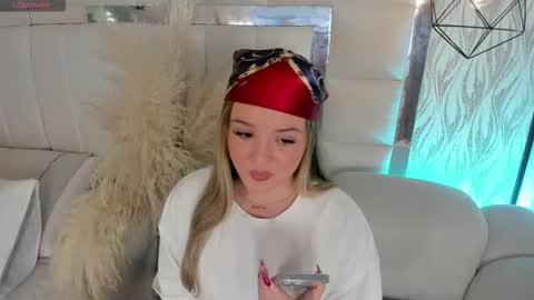 DAHLIA online show from November 20, 8:52 pm