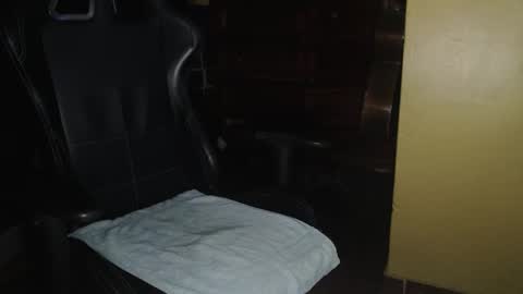 Snapshot of im_dave21 chatting on October 15, 10:37 am im_dave21 online show from October 15, 10:37 am