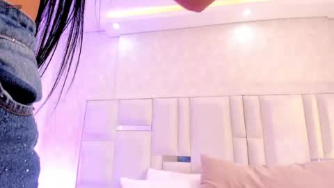 im_isabella1 online show from May 21, 8:49 pm