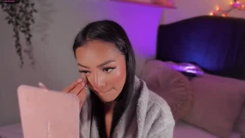 Isa online show from December 5, 8:05 pm