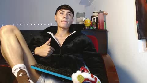 Snapshot of im_juanda chatting on December 17, 8:43 pm im_juanda online show from December 17, 8:43 pm