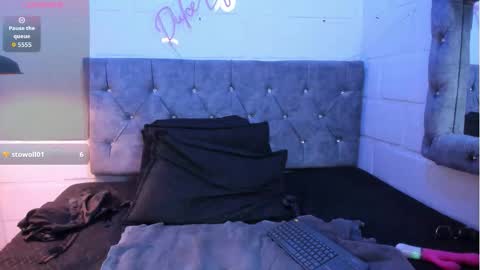 Mia online show from March 12, 5:41 pm