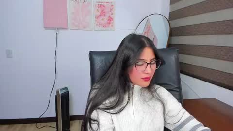Mia online show from July 17, 11:53 pm