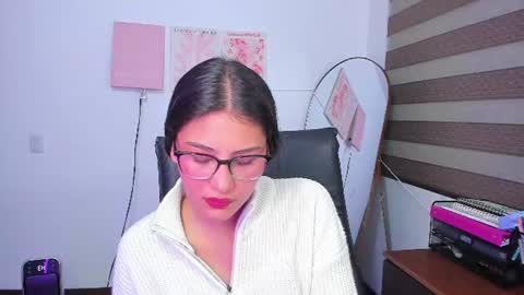 Mia online show from August 8, 11:28 pm