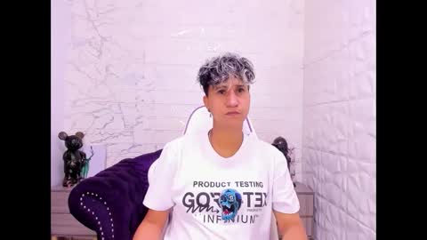 Snapshot of im_milan_rs chatting on February 20, 12:30 am im_milan_rs online show from February 20, 12:30 am