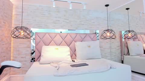 im mou  online show from January 25, 3:41 pm