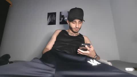 Snapshot of im_paul_ chatting on January 18, 6:34 am Paul online show from January 18, 6:34 am