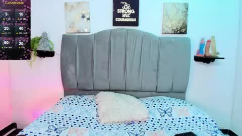 Snapshot of im_riley_ chatting on May 5, 7:00 pm im_riley_ online show from May 5, 7:00 pm