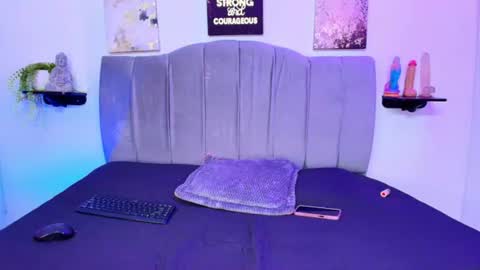 Snapshot of im_riley_ chatting on June 13, 7:23 pm im_riley_ online show from June 13, 7:23 pm