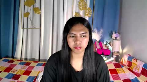 Snapshot of im_ur_girl_demure chatting on June 11, 12:32 am kyline online show from June 11, 12:32 am